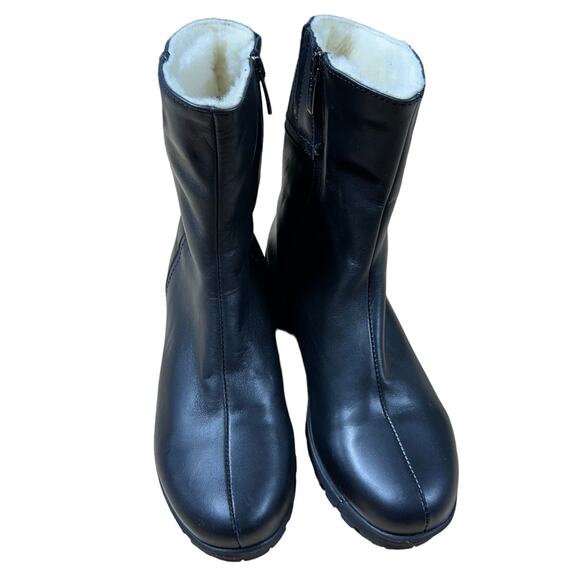 La Canadienne NWOB Aidan Shearling Lined Leather Bootie Black Size 6.5 Side Zip - Picture 7 of 10